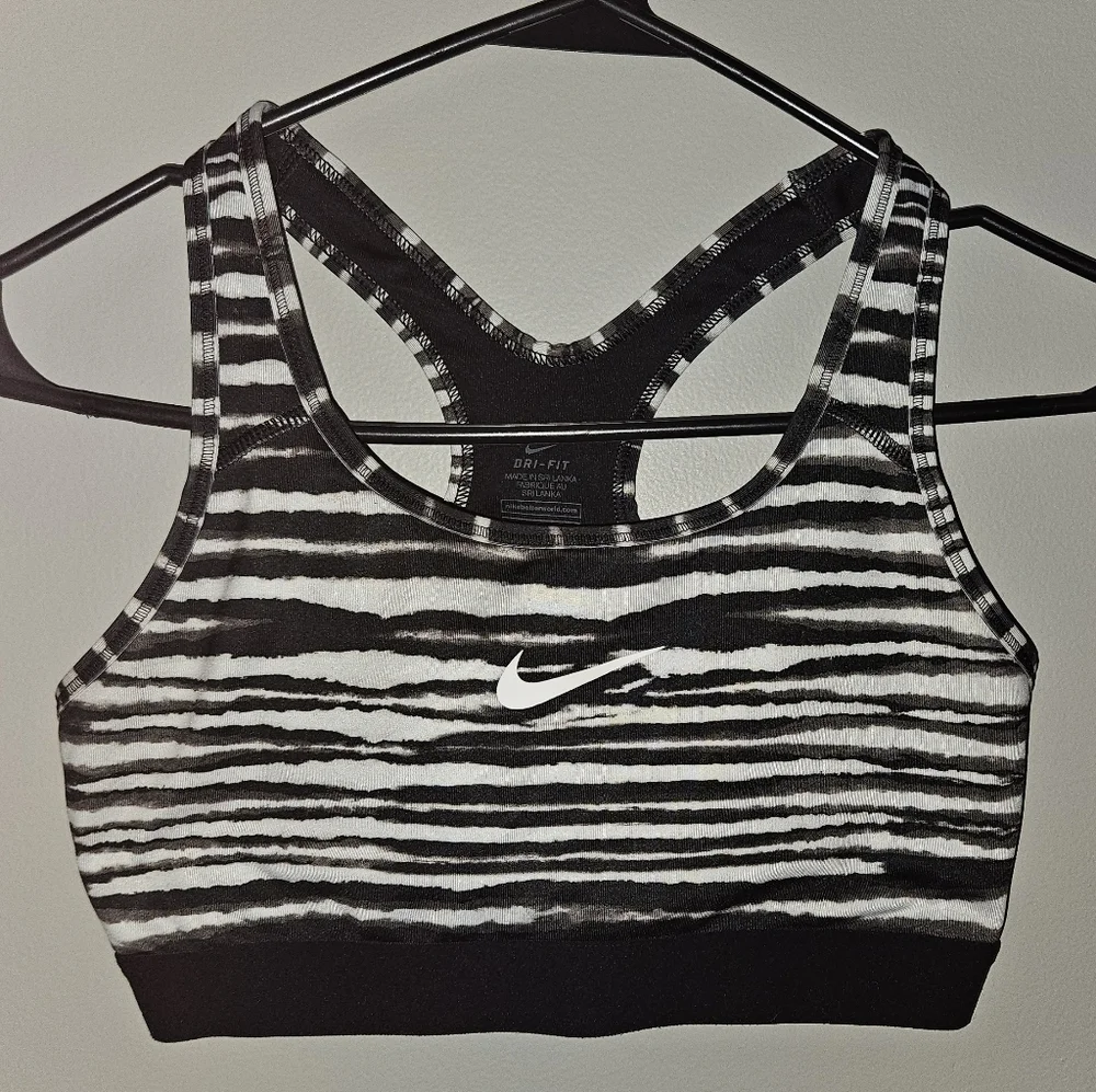 Nike Dry Fit Racerback Sports Bra Black & White Tiger Stripe Size Medium